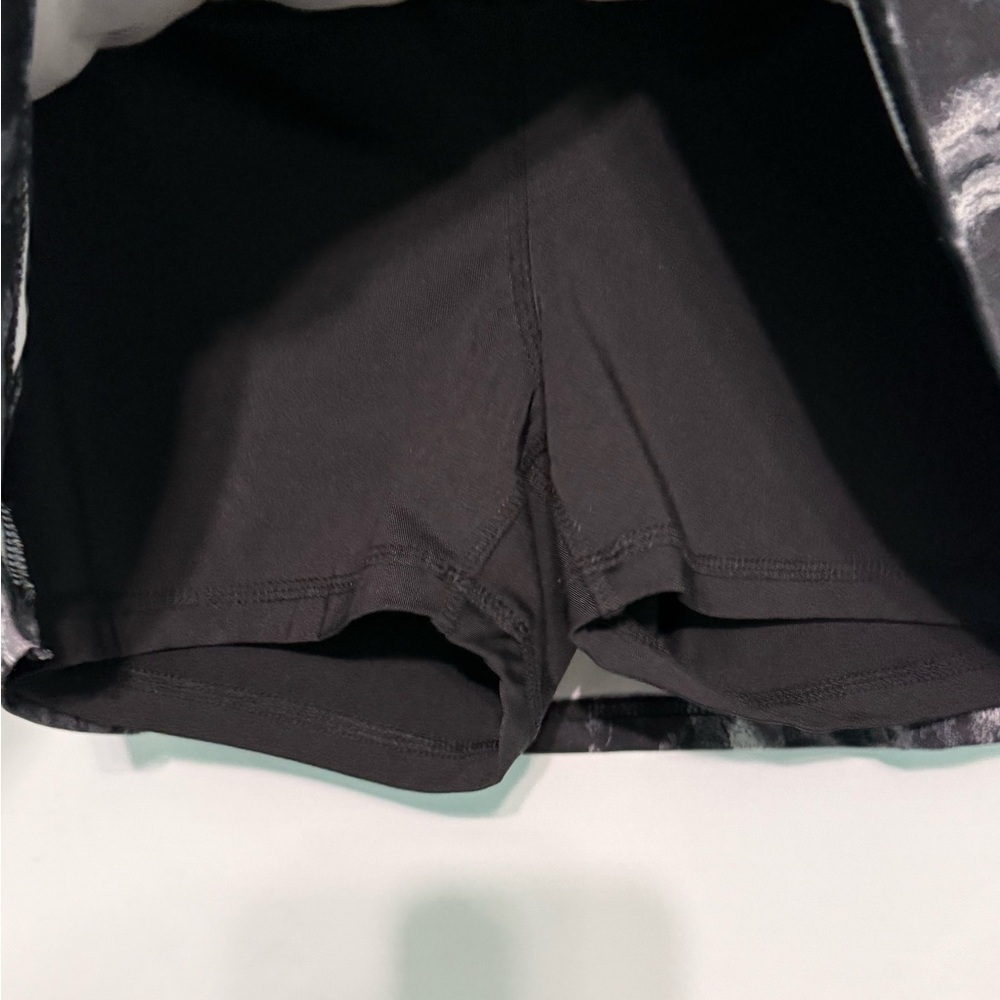 Fila Women's Essentials Tiered Ruffle Tennis Skort in a black and grey print - Picture 2 of 4